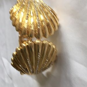 Lilly Pulitzer gold and crystal shell bracelet